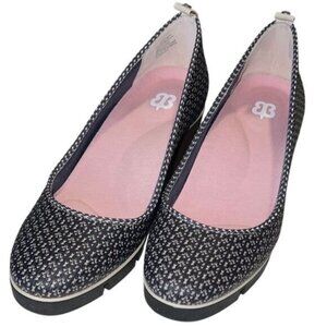 Betabrand Blue All Weather Almond Closed Toe Wedges Slip On Pump Size 7